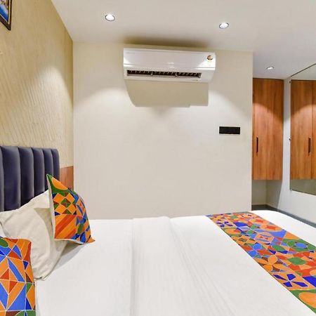 Hotel Solitaire Tower - Top Rated Area- In House Parking Vrindāvan Eksteriør billede