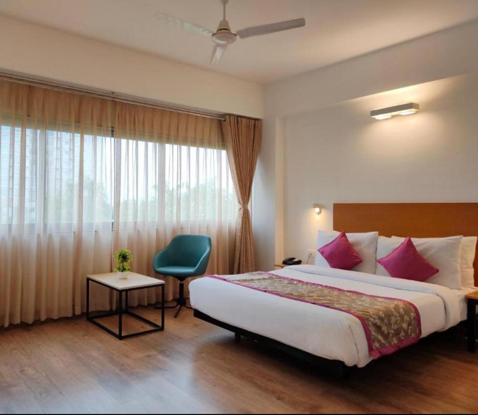 Hotel Solitaire Tower - Top Rated Area- In House Parking Vrindāvan Eksteriør billede